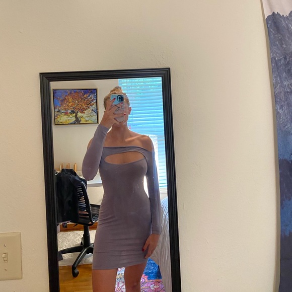 Light purple bodycon dress with front cutout - Picture 2 of 5